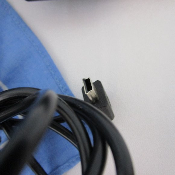 Garmin Nuvi 40LM Navigator + Charger + Mount - Picture 10 of 14